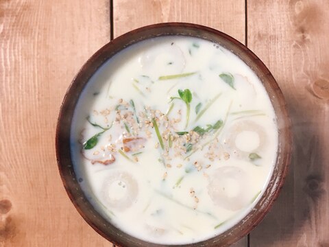 竹輪と豆苗の中華豆乳スープ